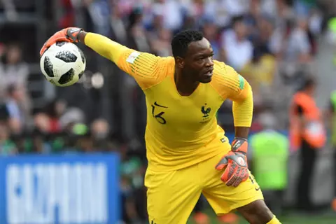 ستيف مانداندا.. المعتزل الرابع بين أبطال العالم 2018